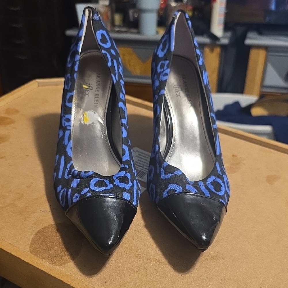 Anne Klein Flex Elegant Blue and Black Patterned Heels, Sz 8M